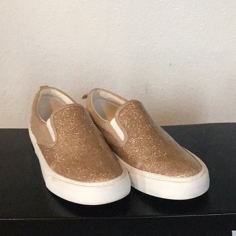 Girls glittery gold tennis shoes. Sz 2. Old navy.